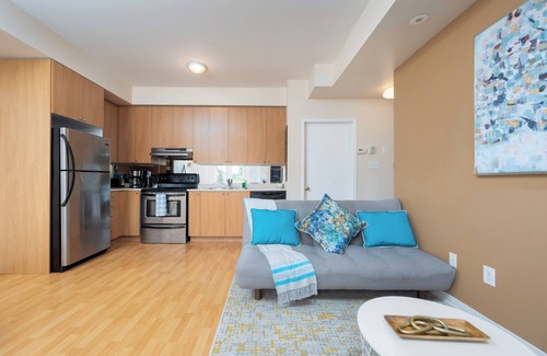 Churchill Meadows Condo | Cozy 1 Bedroom Townhouse
