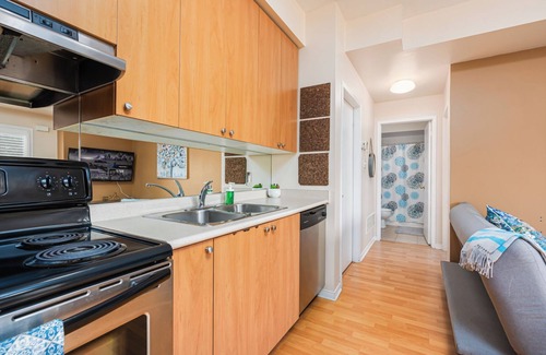 Churchill Meadows Condo | Cozy 1 Bedroom Townhouse