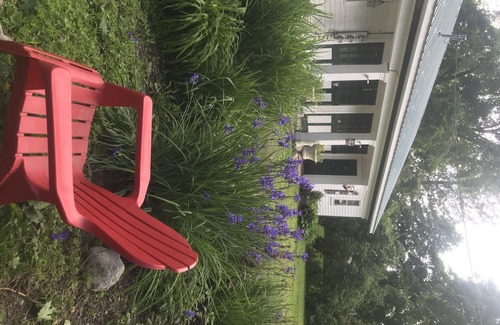 North Bennington House | Cozy 1 Bedroom farm stay cottage