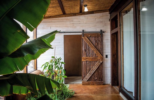 Petaca House | Cozy 1-Br Earthship with Loft