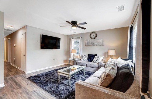 Paw Creek House | Cozy, 1-Level Cottage - 5 miles to Uptown CLT
