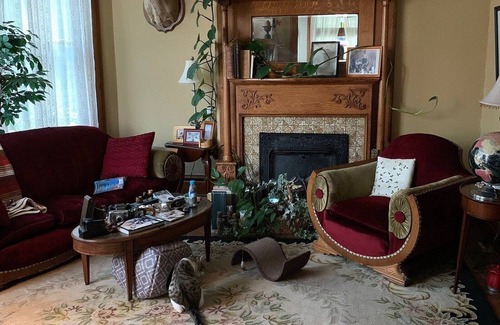 Hannibal Bed & Breakfast | Cozy 1895 Victorian, 5 minute walk to historic downtown and Mississippi Rivern