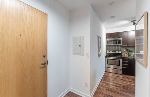 Beaconsfield Village Apartment | Cozy 1bed condo in Toronto downtown