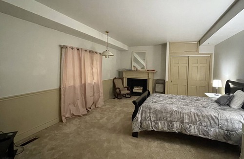 Brooklandville House | Cozy 1bedroom suite with a bowling alley! Family friendly- 10 min away from mall