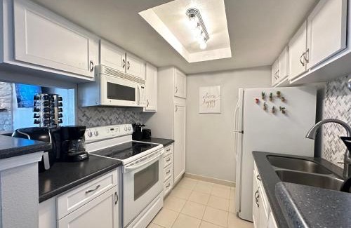 Windsor Apartment | Cozy 1BR, 1BA condo