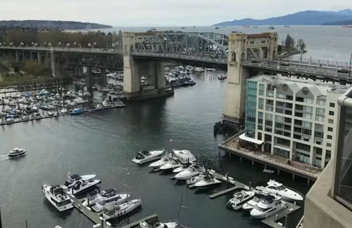 Downtown Vancouver Condo | Cozy 1BR & 1BA! condo with AC, fitness room in marvelous Downtown Vancouver