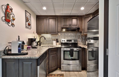 Killington Condo | Cozy 1BR/1BA Mt Green Condo with Amenities and Discounted Ski Rentals. Shuttle.