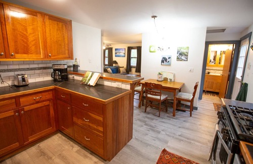Cavendish House | Cozy 1BR Hilltop Getaway minutes from Okemo
