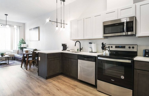 Elizabeth Apartment | Cozy 1BR Next to Airport 5903