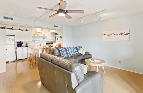 Avon Condo | Cozy 1BR Soundfront Condo | King Bed & Sunset Views