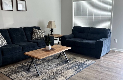Washington Court House Apartment | Cozy 2-bedroom apartment in charming Washington Court House with WiFi, AC