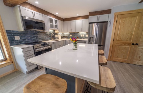 Wardsboro Apartment | Cozy 2 Bdr Apartment Minutes to Mt Snow!