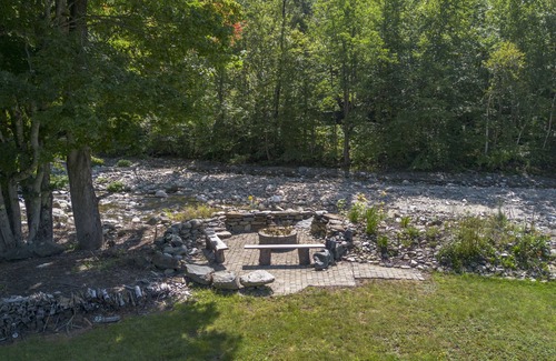 Wardsboro Apartment | Cozy 2 Bdr Apartment Minutes to Mt Snow!