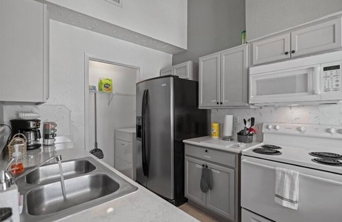 Spring House | Cozy 2 Bed 1 Bath Home near IAH