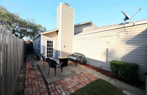 Lower Greenville House | Cozy 2 bed/2 bath home with sleeper sofa