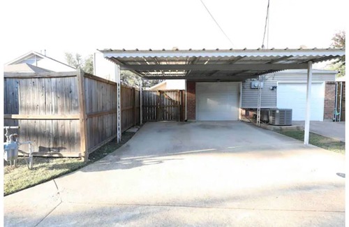Lower Greenville House | Cozy 2 bed/2 bath home with sleeper sofa