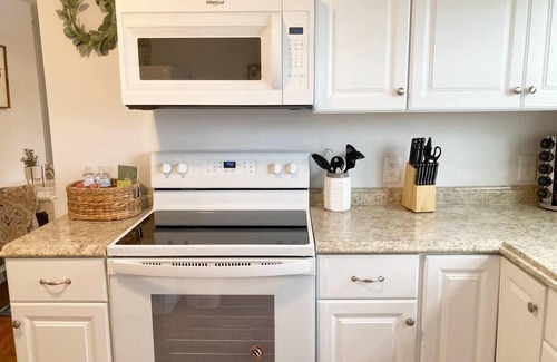 Bristol Apartment | Cozy 2 Bed Apartment Near Downtown Bristol