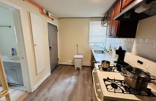 Providence Apartment | Cozy 2 bed near Whole Foods, Downtown, Miriam, etc