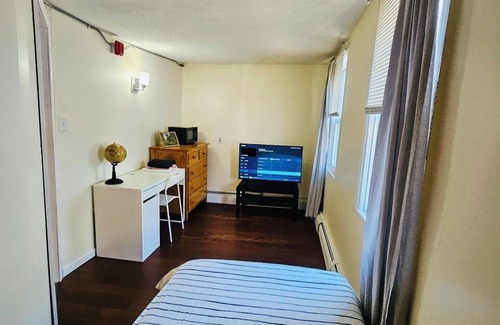 Providence Apartment | Cozy 2 bed near Whole Foods, Downtown, Miriam, etc