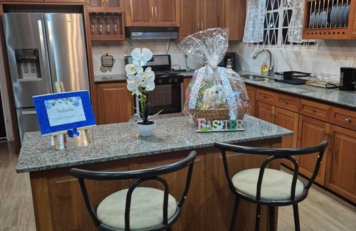 Providence House | Cozy 2-Bedroom Retreat with Modern Amenities in Prime East Bank Dem. Location
