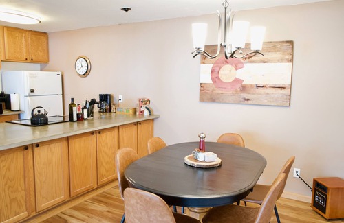 Steamboat Springs Condo | Cozy 2 Bedroom Condo W/FREE bus - 1/2mi to Mtn