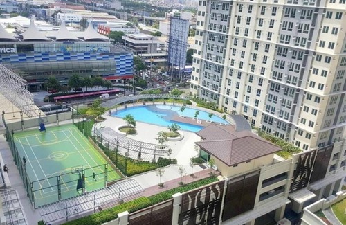 Bangkal Condo | Cozy 2-Bedroom 2-Bath condo San Lorenzo Place Makati WiFi 4KM NAIA