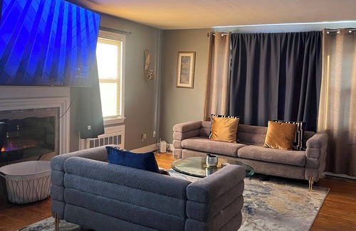 West Hartford Apartment | Cozy 2-bedroom apartment in charming West Hartford with WiFi