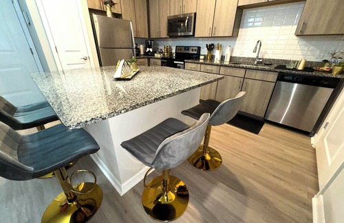 Northside Apartment | Cozy 2-bedroom apartment in nice Jacksonville with WiFi, fitness room - Sleep 6!