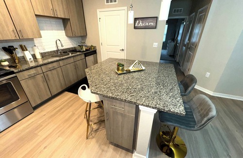 Northside Apartment | Cozy 2-bedroom apartment in nice Jacksonville with WiFi, fitness room - Sleep 6!