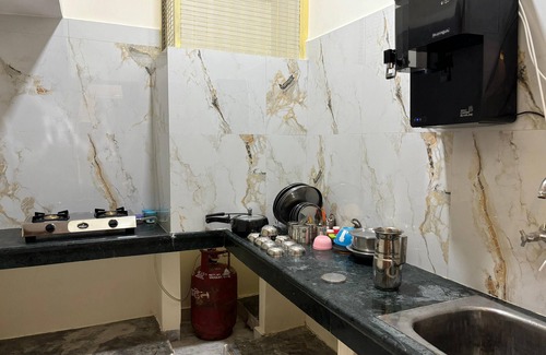 Varanasi Apartment | Cozy 2-bedroom apartment in charming Varanasi with WiFi, AC