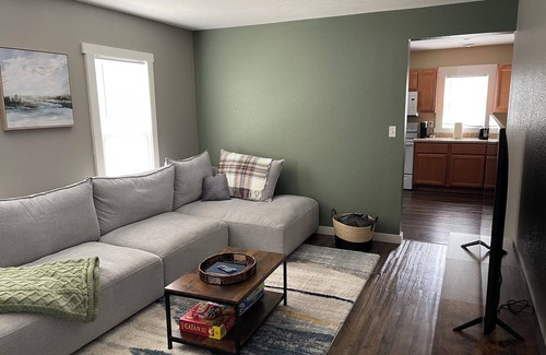 Marshall Apartment | Cozy 2-bedroom apartment with AC, WiFi, and self check-in in welcoming Marshall