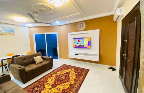 Tokuse Apartment | Cozy 2-bedroom apartment in lovely Mile 11 with AC, WiFi