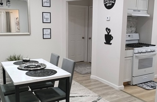 Detroit Apartment | Cozy 2-bedroom apartment with AC, WiFi in charming Detroit