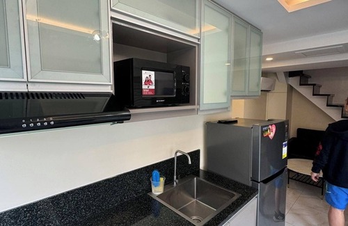 Pinagsama Apartment | Cozy 2-bedroom apartment with WiFi, Pool & near Bonifacio High Street