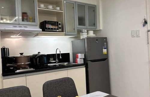 Pinagsama Apartment | Cozy 2-bedroom apartment with WiFi, Pool & near Bonifacio High Street