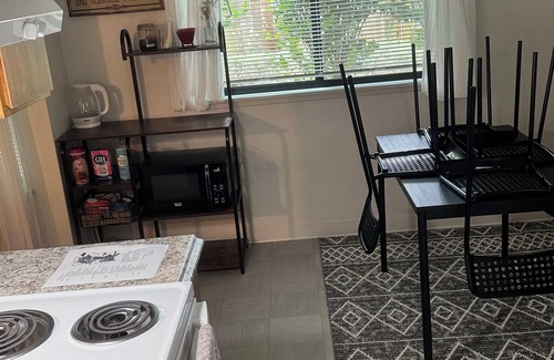 Burien Apartment | Cozy 2-bedroom apartment in charming Burien with WiFi near SeaTac airport