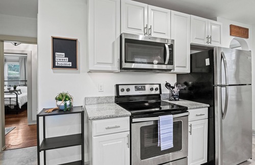 Hatfield Apartment | Cozy 2 Bedroom at Orvilla Park