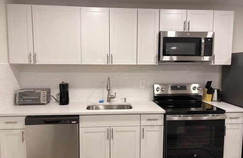 Waldorf Apartment | Cozy 2-bedroom basement apartment in White Plains with private entrance