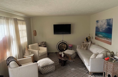 Pacific Palisades Apartment | Cozy 2 Bedroom Beach Bungalow - Pacific Palisades