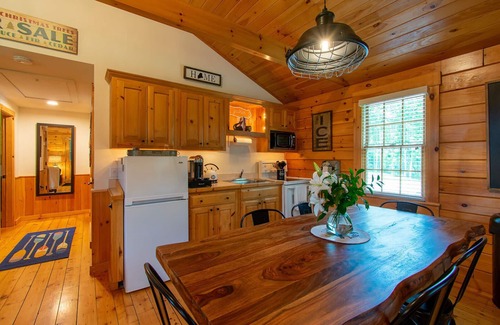 Lincolnville Cabin | Cozy 2-Bedroom Cabin - 10 Minutes to Camden!