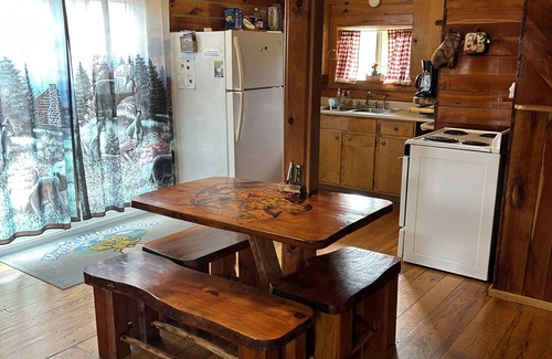 Limestone Cabin | Cozy 2 bedroom cabin on a 20 acre lake