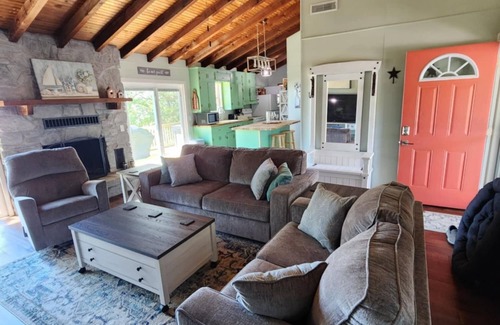 Crowder Cabin | Cozy 2-bedroom cabin by Lake Eufaula with Wi-Fi and Hot Tub