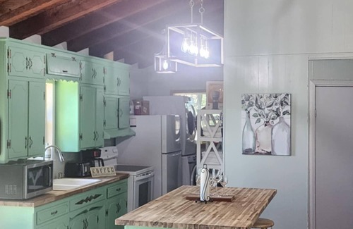 Crowder Cabin | Cozy 2-bedroom cabin by Lake Eufaula with Wi-Fi and Hot Tub