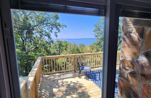 Crowder Cabin | Cozy 2-bedroom cabin by Lake Eufaula with Wi-Fi and Hot Tub