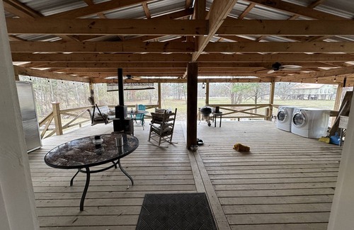 Kokomo Cabin | Cozy 2-bedroom cabin with AC and WiFi on the Pearl River in Angie. LA