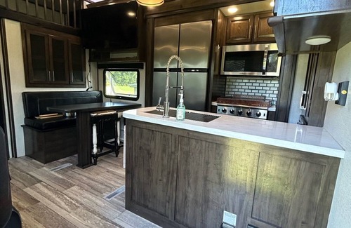 Yankeetown RV Rental | Cozy 2-bedroom campground in peaceful Yankeetown with WiFi, AC