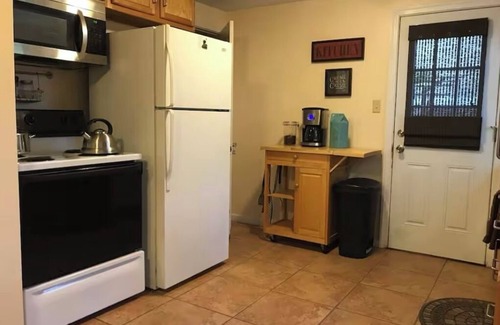 Green Tree House | Cozy 2-bedroom Cape Cod - Pittsburgh City-Line