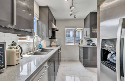Arcadia Condo | Cozy 2-bedroom condo｜Garden Retreat on Arcadia Ave｜Flex-Lease for Family #42408