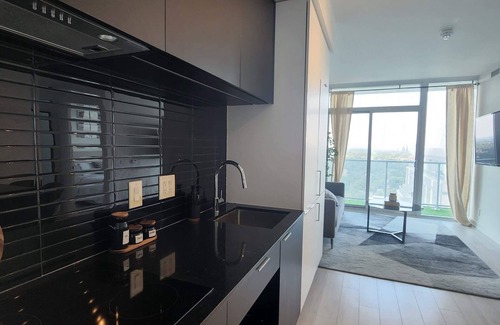 Mount Pleasant West Condo | Cozy 2 Bedroom Condo next to Subway Eglinton