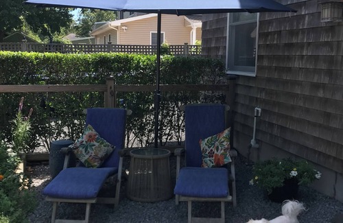 Bellport House | Cozy 2 bedroom Cottage. Steps to Restaurants, Shops and Fire Island Ferry